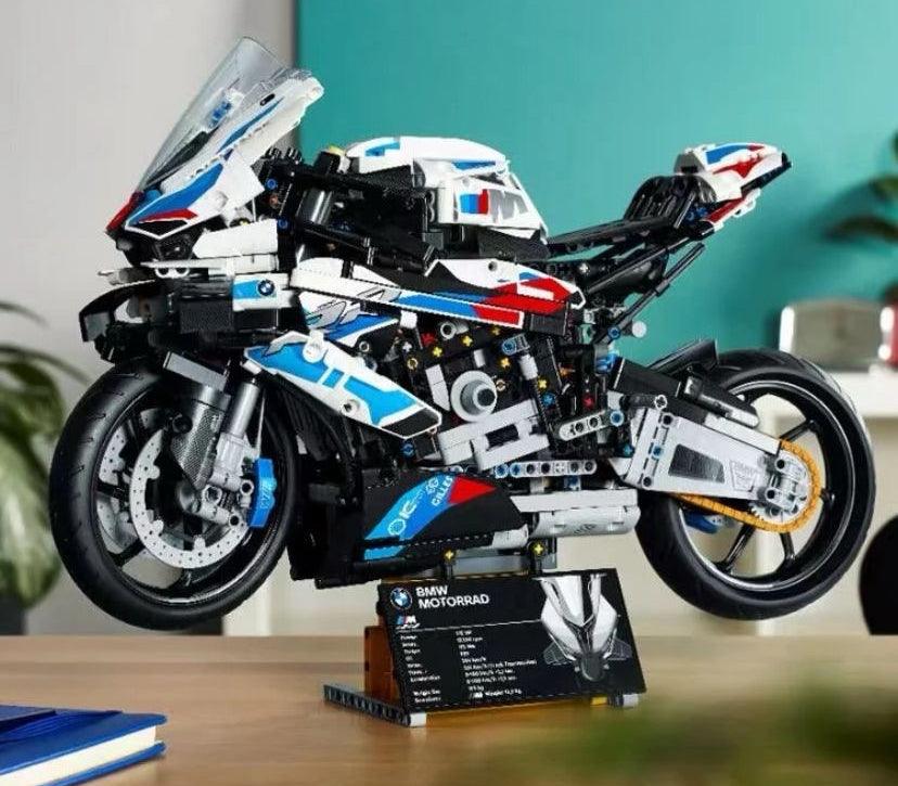 A BMW M1000 MOTORCYCLE ل ي ج و