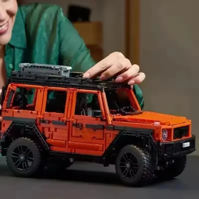 A . Technical G 500 Professional Line Building Blocks Set Classic Off-Road Car 42177 Model 2891 Pieces