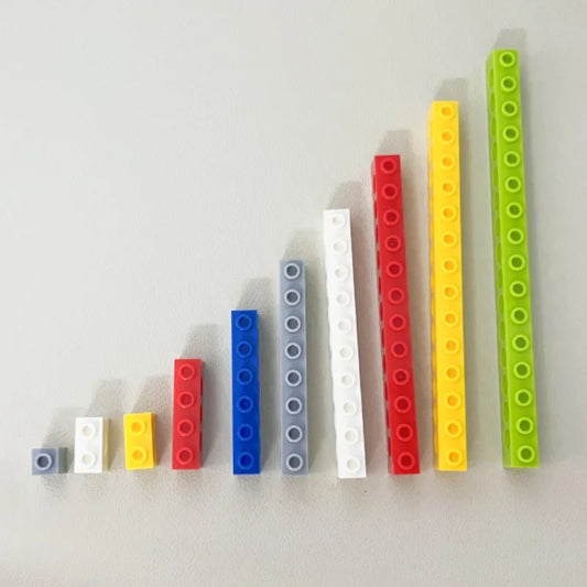 Bricks liftarm with studs