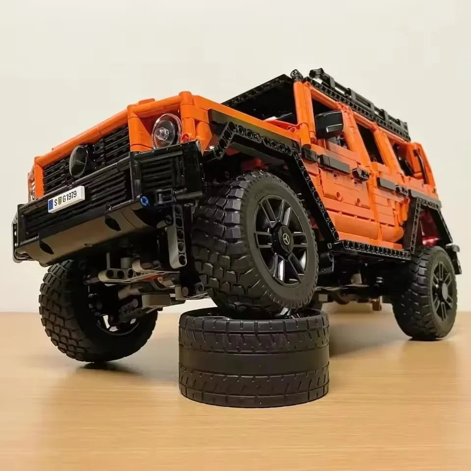 A . Technical G 500 Professional Line Building Blocks Set Classic Off-Road Car 42177 Model 2891 Pieces