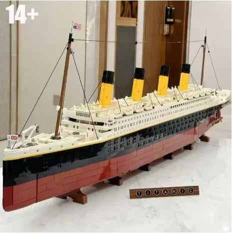 A    Titanic Ship 9090pcs Compatible 10294 ( NEW IN ) ل ي ج و